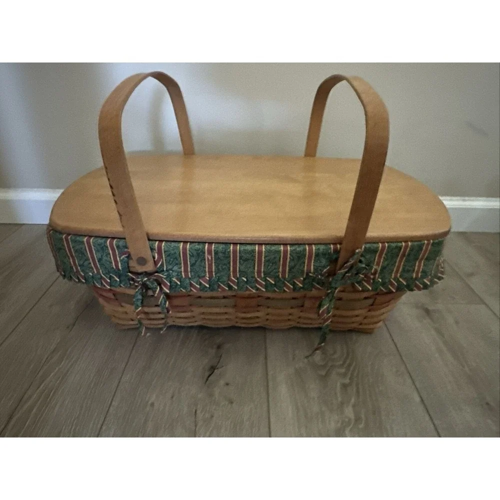 1996 Collector's Edition Longaberger Large Picnic Basket w/ Lid, Liner, & Insert